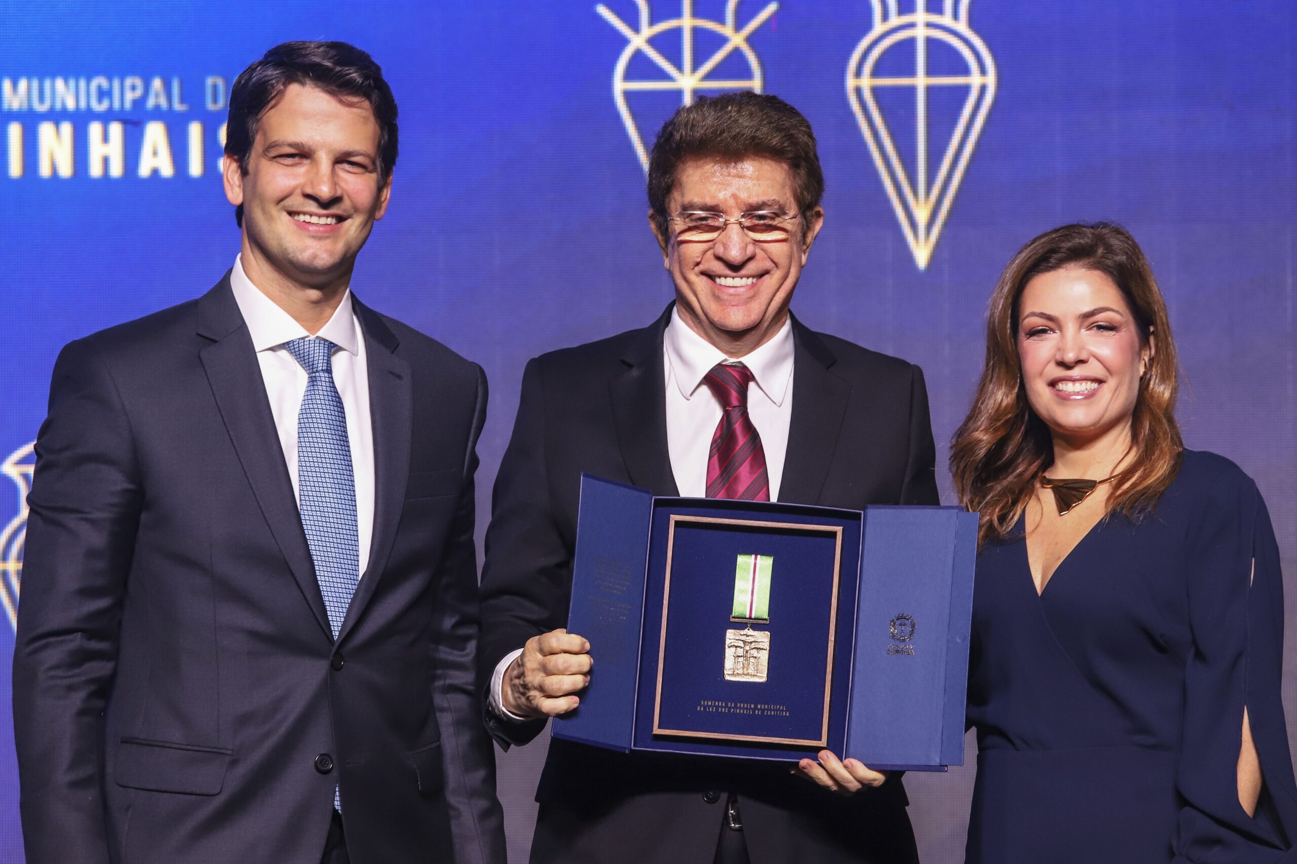 Fundador do Hospital INC é condecorado com a maior honraria de Curitiba