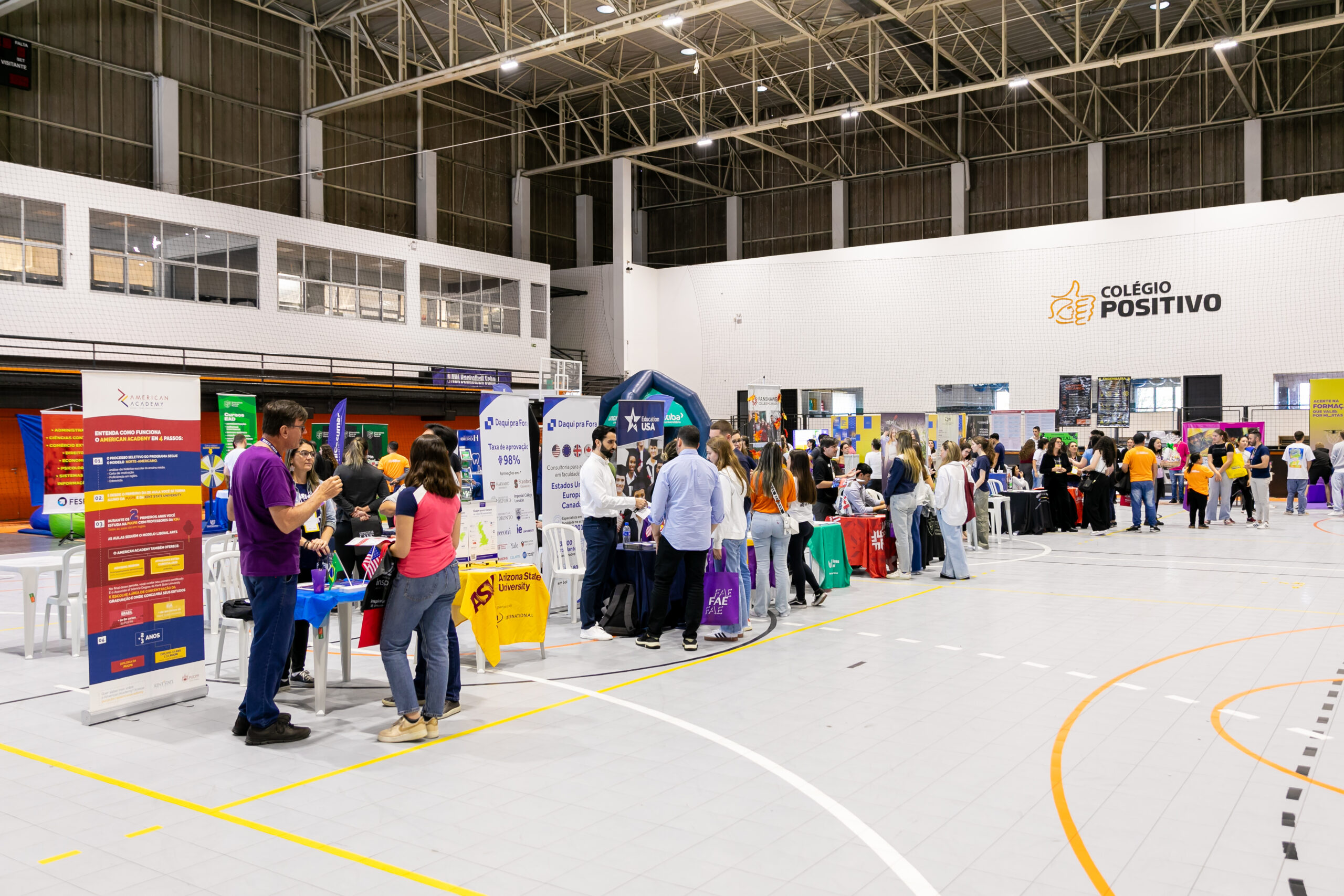 Jornada de Carreiras e Profissões reúne universidades nacionais e internacionais em Curitiba