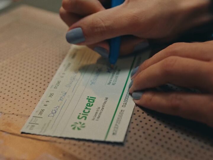 Sicredi lança nova campanha publicitária para reforçar o impacto positivo do cooperativismo