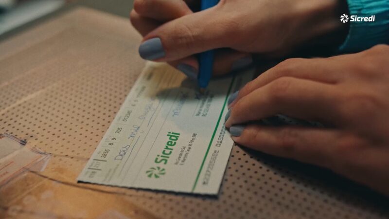 Sicredi lança nova campanha publicitária para reforçar o impacto positivo do cooperativismo