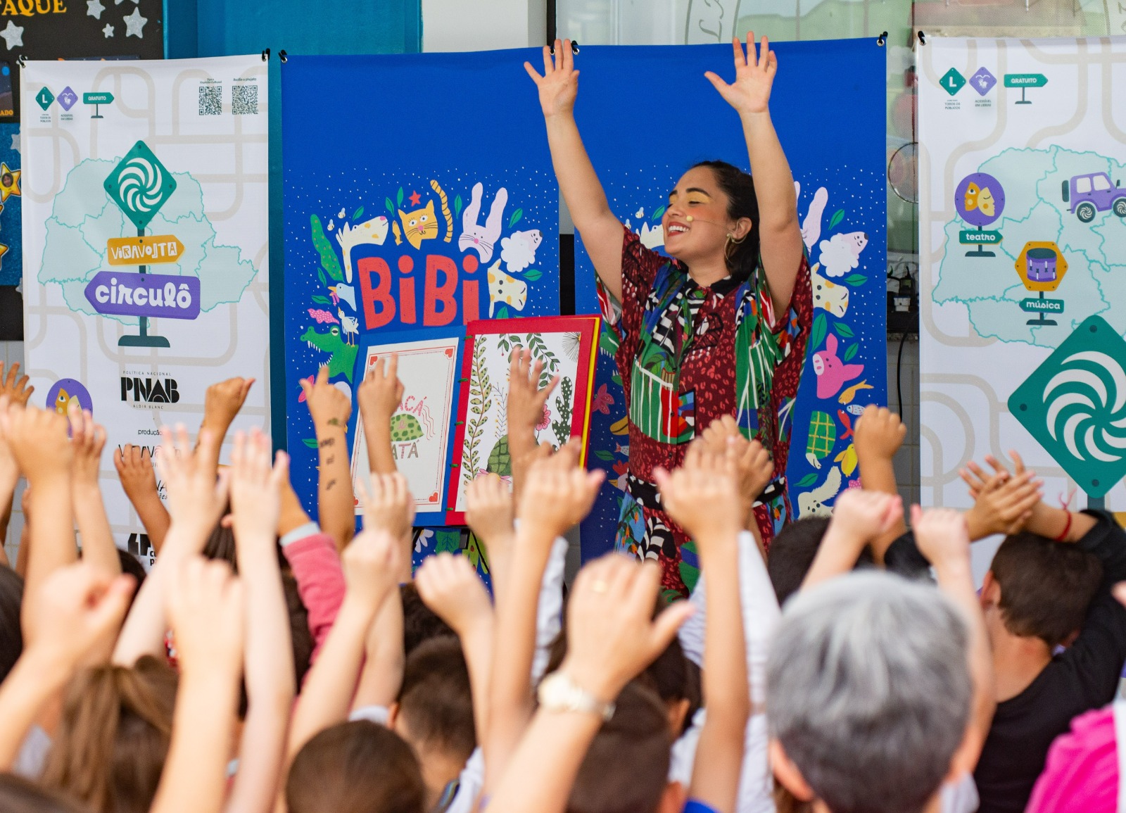 Projeto ViraVolta Circulô leva teatro, música e literatura a escolas públicas do Paraná
