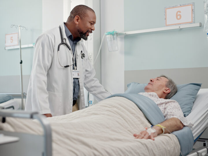 Residência no SUS forma médicos com olhar humano