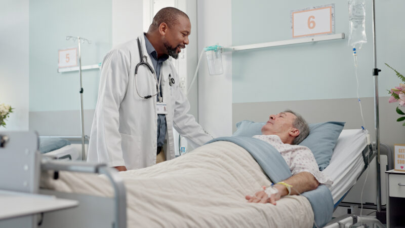 Residência no SUS forma médicos com olhar humano