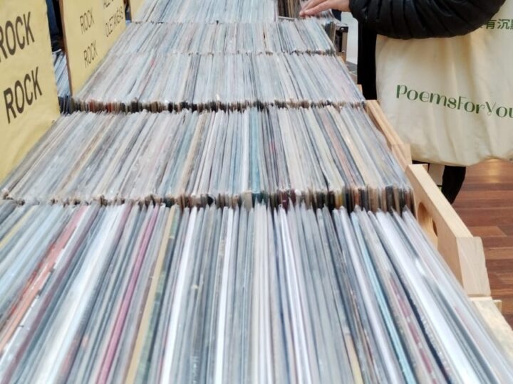 Sábado com encontro de colecionadores, feira de vinil com Black Friday e bate-papo com DJs de música eletrônica