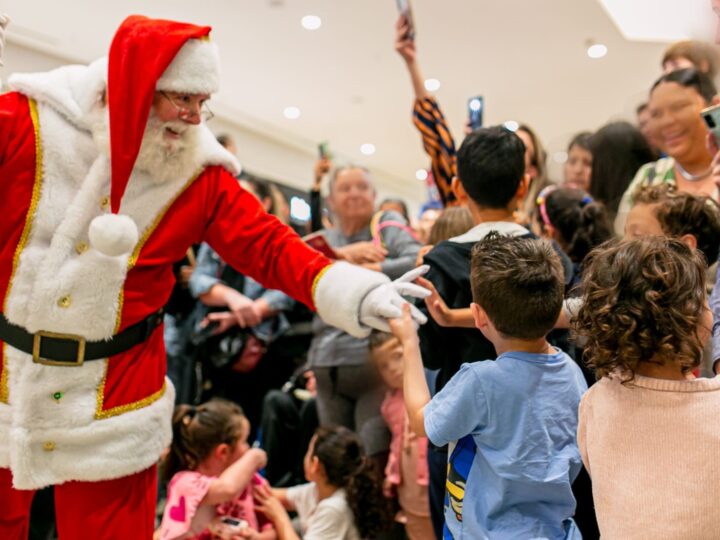 Jockey Plaza Shopping dá início à temporada de Natal com a chegada do Papai Noel e inauguração do Haras do Jotapê