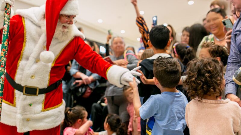 Jockey Plaza Shopping dá início à temporada de Natal com a chegada do Papai Noel e inauguração do Haras do Jotapê