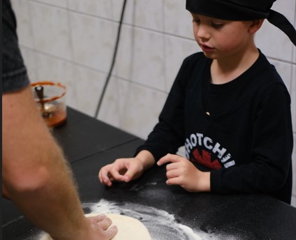 Pizza: malabarismos com a massa e cardápio de casamento conquistam clientes