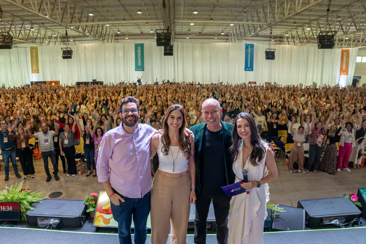 Minutos diários de mudanças constantes trazem impactos reais na felicidade, defende referência mundial em psicologia positiva