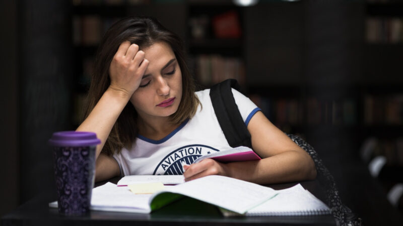 Burnout estudantil: como lidar com a exaustão às vésperas do Enem