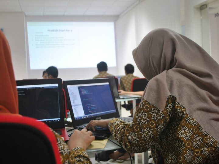 Coursera impulsiona trilhas de aprendizado no Brasil