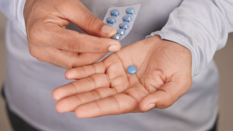 Novembro Azul: uso indiscriminado de Viagra e tadalafila pode causar danos irreversíveis à saúde