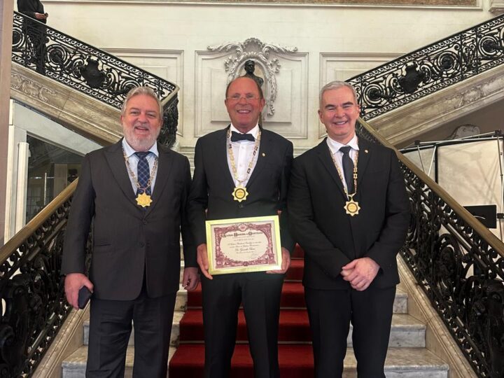 Academia Brasileira de Odontologia empossa Geninho Thomé, fundador da Neodent, como Acadêmico Honorário