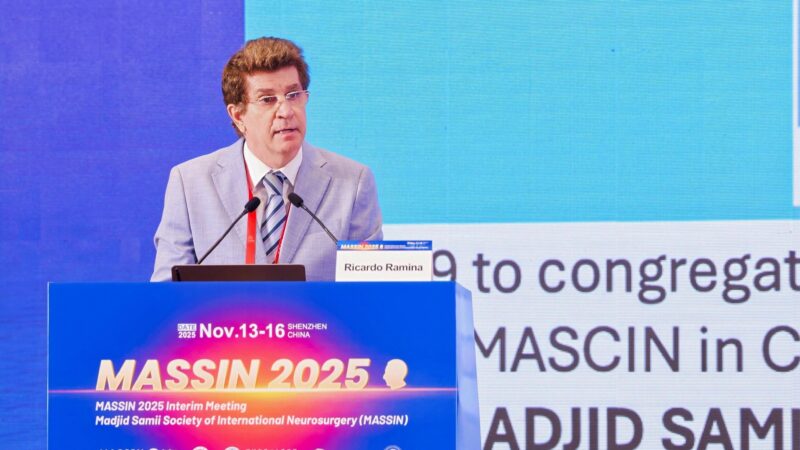 Na China, neurocirurgião Ricardo Ramina representa a América do Sul na abertura de congresso internacional