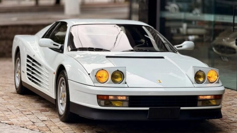 Ferrari Testarossa 1988 vai a leilão no Brasil