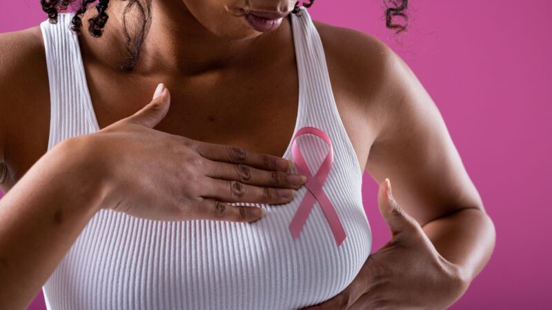 Cada vez mais cedo: cresce número de jovens com câncer de mama no Brasil