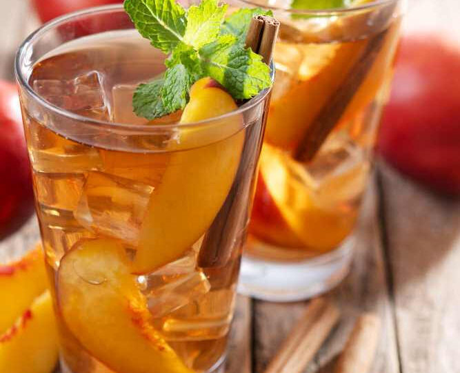 4 drinks sem álcool para curtir o verão e ainda cuidar da saúde