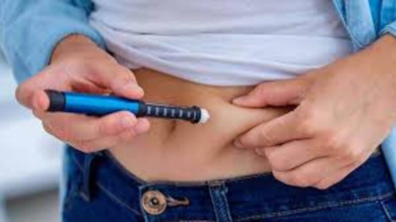 Caneta de emagrecimento reduz gordura no fígado, diz estudo