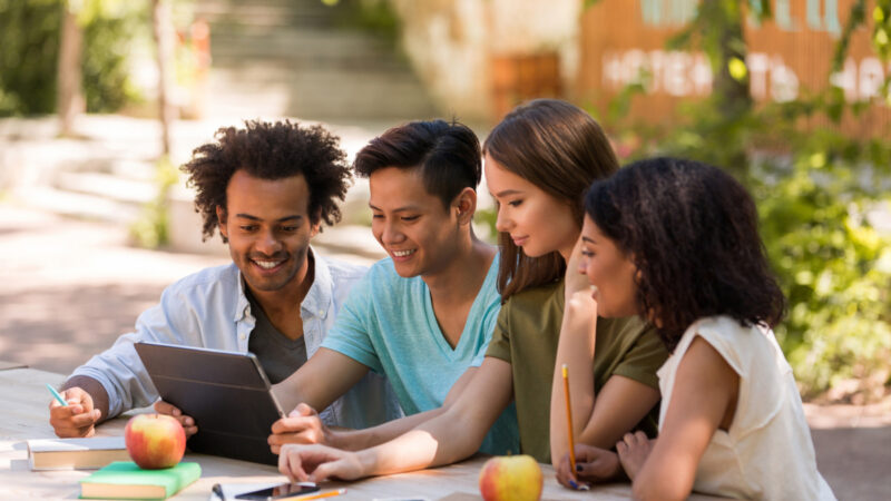 Edoo e Coletivo Coca-Cola abrem 40 mil vagas de formação