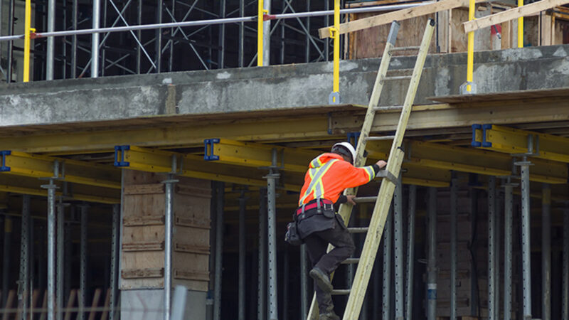 NR-35 estabelece novas regras para uso de escadas em altura