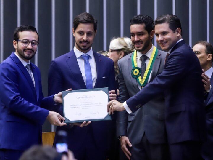 João Brasio é reconhecido com medalha do Mérito Legislativo