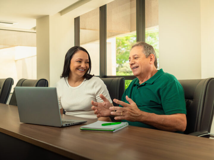 Orientação financeira: investir o 13º salário na previdência privada aumenta renda futura e pode ter benefício tributário na declaração do IR