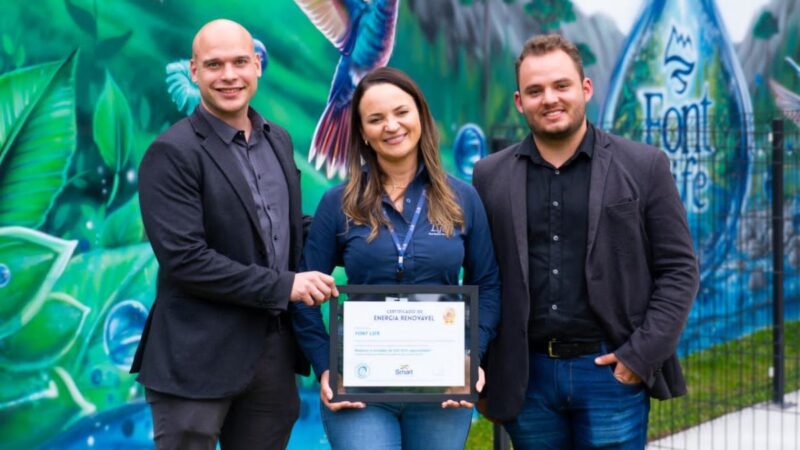 Indústria de água do Paraná recebe Certificado de Energia Renovável e celebra redução de 141 toneladas de CO₂, impacto ambiental equivalente ao cultivo de mais de mil árvores por 30 anos