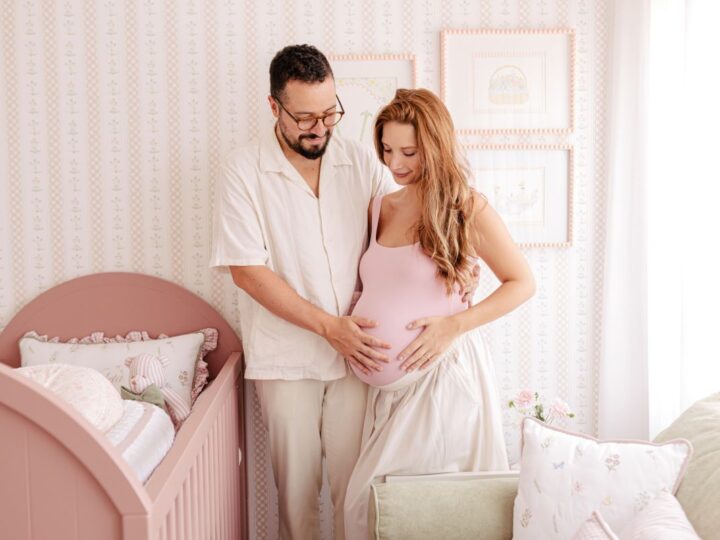 Aconchego e delicadeza no quarto preparado para a chegada de Violeta, filha de Isaías Saad