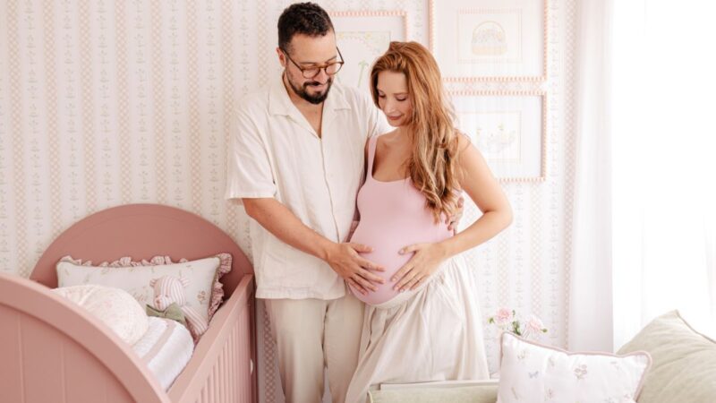 Aconchego e delicadeza no quarto preparado para a chegada de Violeta, filha de Isaías Saad