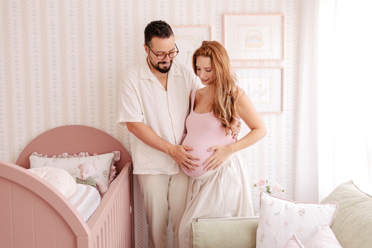 Aconchego e delicadeza no quarto preparado para a chegada de Violeta, filha de Isaías Saad