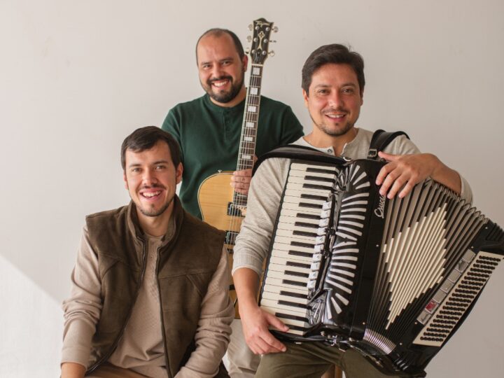 Circuito Off da Oficina de Música de Curitiba leva o trio Seiferts ao Quintal do Monge