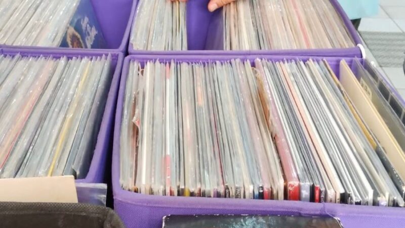 6º Encontro de Colecionadores e Feira de Vinil destaca exposição de capas icônicas da Tropicália e da MPB em Curitiba