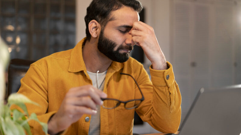 Moscas volantes demandam avaliação para descartar alterações