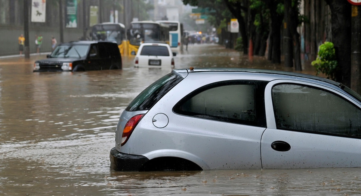 Fortes chuvas exigem atenção para manter cobertura do seguro