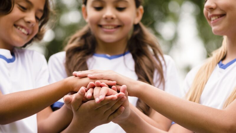 Menos telas, mais convivência: como educar crianças mais tolerantes