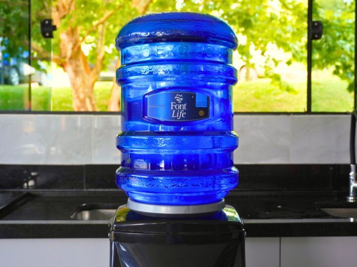 Após a abertura, água mineral de galão deve ser consumida em até duas semanas, alerta indústria