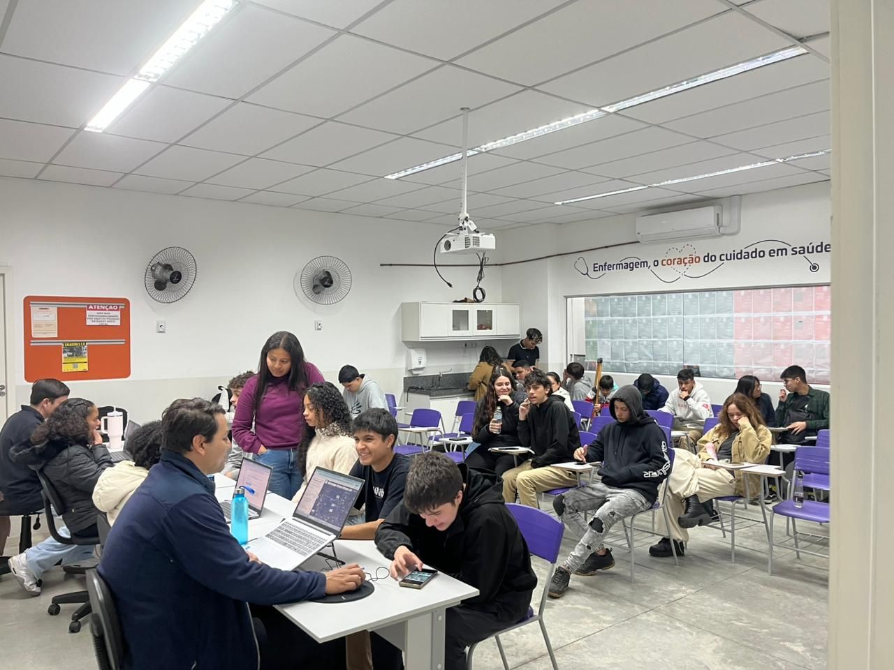 GERAR abre 200 vagas em curso de Alimentação e Telemarketing para jovens de 18 a 22 anos