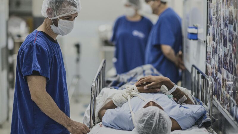 Hospitais fortalecem cultura de cuidado emocional para quem dedica a vida a cuidar dos outros