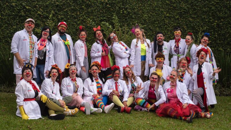 Projeto Especialistas da Alegria, de palhaçaria hospitalar, abre seleção para voluntários em Curitiba