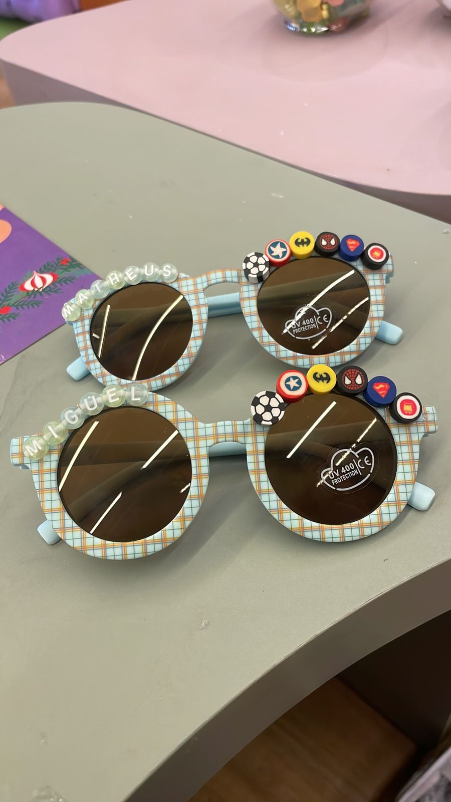 UniDanitê lança Oficina de Verão no BrincaLab com customização de óculos, bolsas e bonés