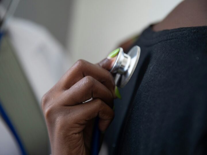 No combate ao câncer, atendimento médico beneficia trabalhadores da construção