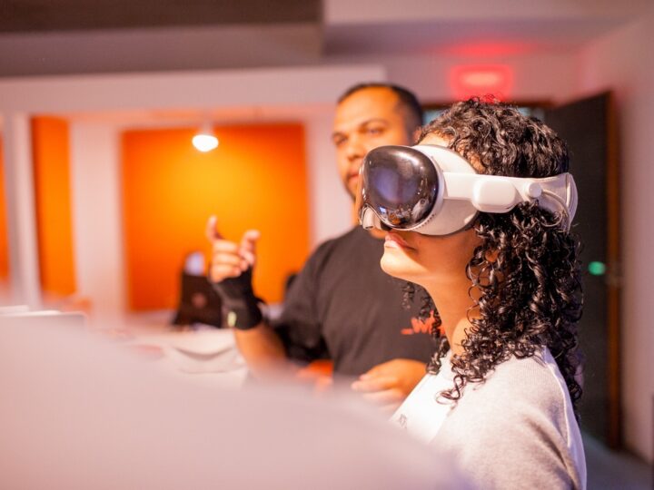 Vozes Futuras capacita mil jovens em habilidades digitais