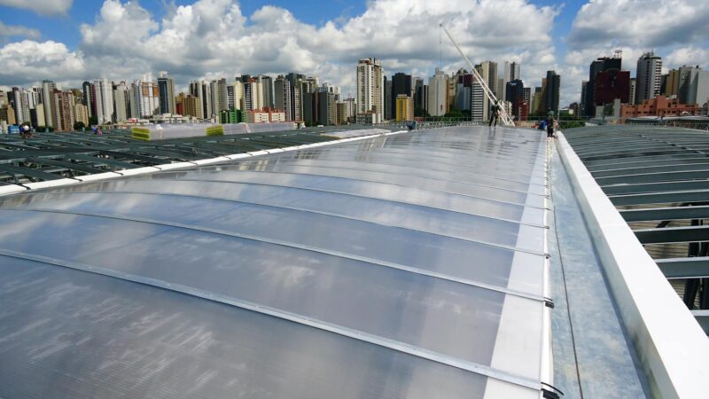 Demanda por iluminação natural cresce e reduz custos operacionais em grandes empresas