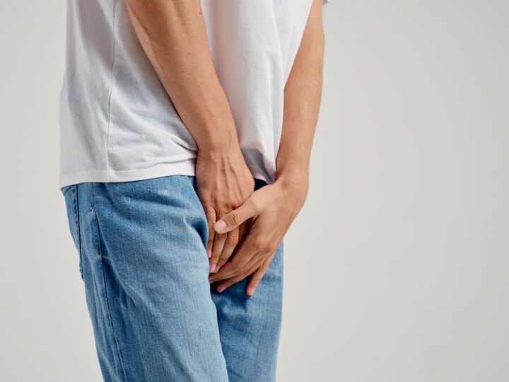 Carnaval: segurar xixi pode prejudicar saúde