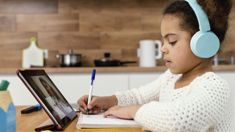 Além da tecnologia: especialista explica como dar sentido pedagógico ao uso da Inteligência Artificial em sala de aula