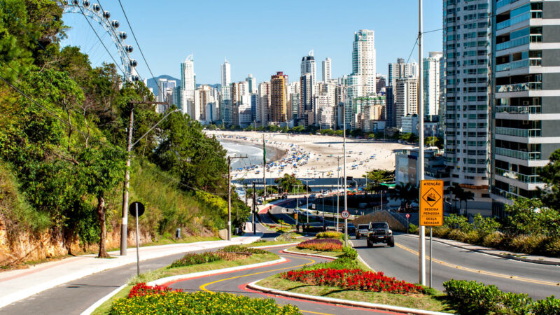 Pesquisa analisa impacto do calor extremo em praias de SC