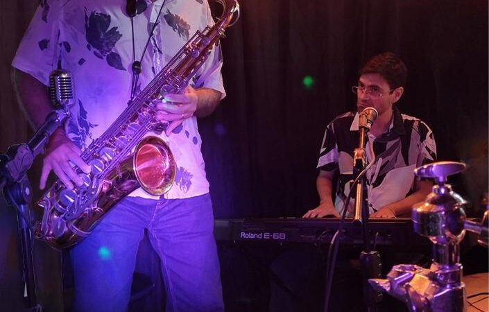 Duo Jam Clazz apresenta noite de Bossa Nova e Jazz no Quintal do Monge