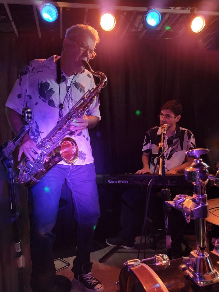 Duo Jam Clazz apresenta noite de Bossa Nova e Jazz no Quintal do Monge