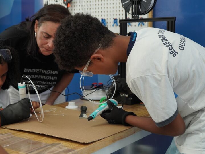 Projeto Engenhoka leva aulas gratuitas de arte e robótica para alunos de escola pública de Curitiba