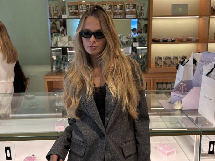 Modelo Marina Paciornik participa do encontro exclusivo que marcou o lançamento de nova fragrância no Brasil