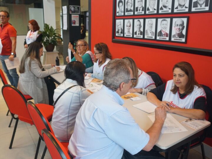 Recoloca: Curitiba recebe feira de empregos exclusiva para profissionais 50+